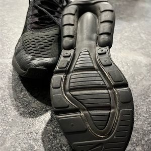 Nike Air Max 270 - youth size 4